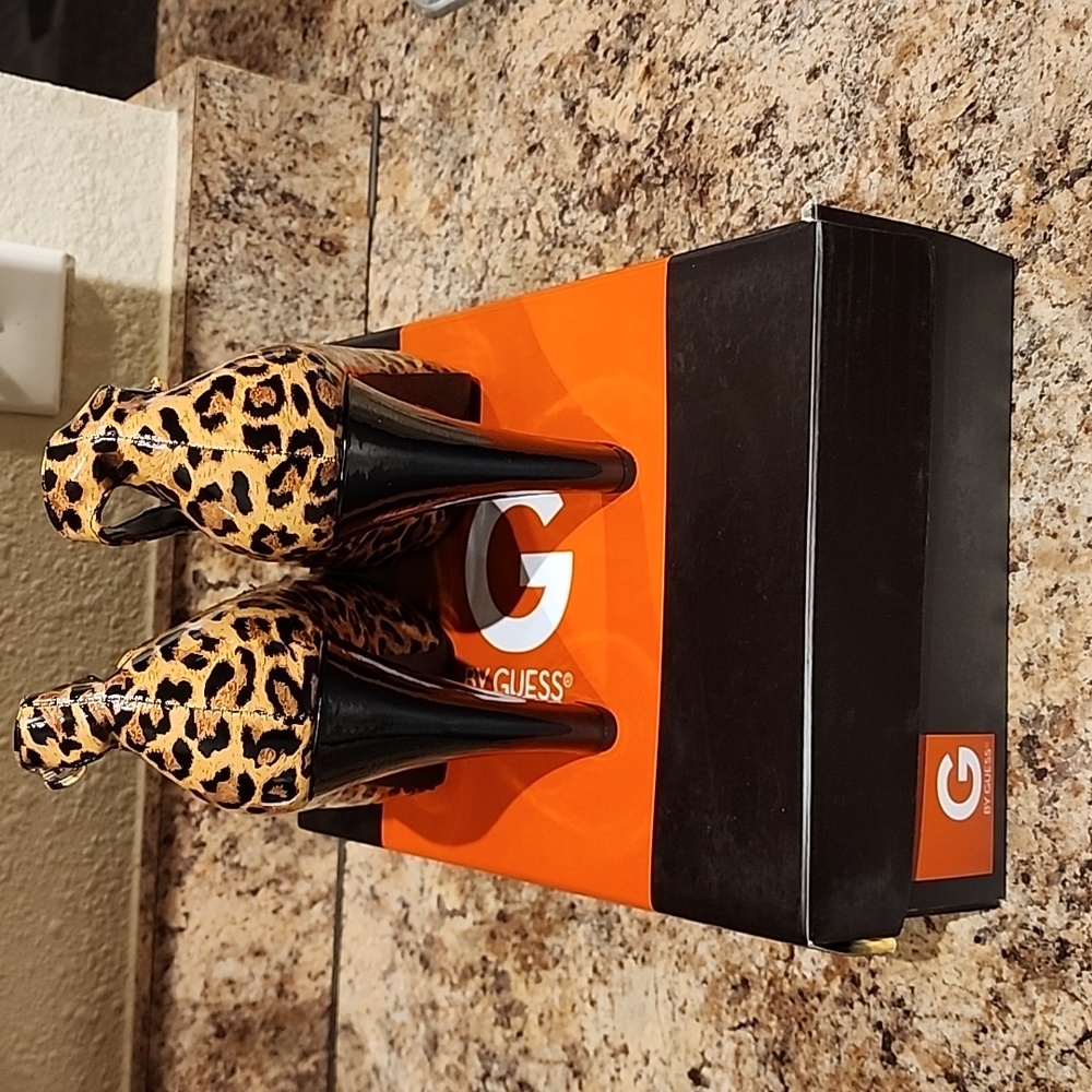 Shoes - Picture 3 of 4